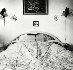 108263 Interieur van een huis aan de Orionstraat te Utrecht: slaapkamer met bed.